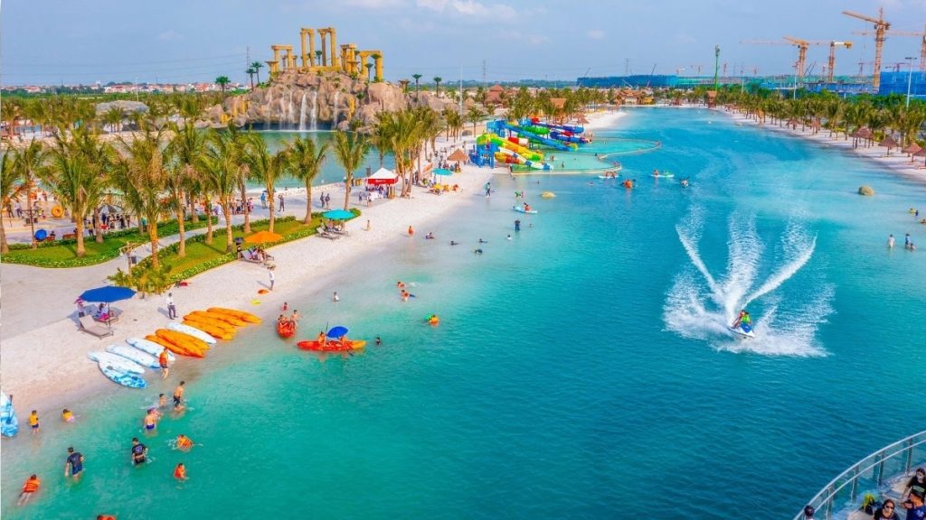 Giải trí đẳng cấp: Biển hồ tạo sóng, Vịnh biển 4 mùa, Grandworld... mang đến trải nghiệm giải trí đa dạng cho mọi lứa tuổi.